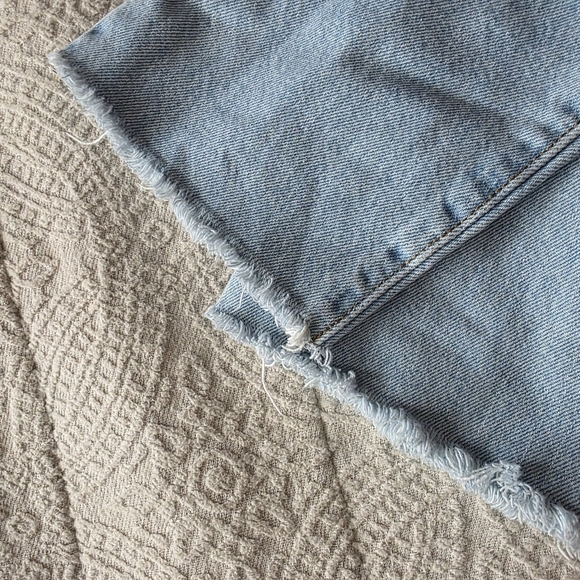 Levis 501 Original Cropped And Distressed Jeans 25x26 - Picture 8 of 8